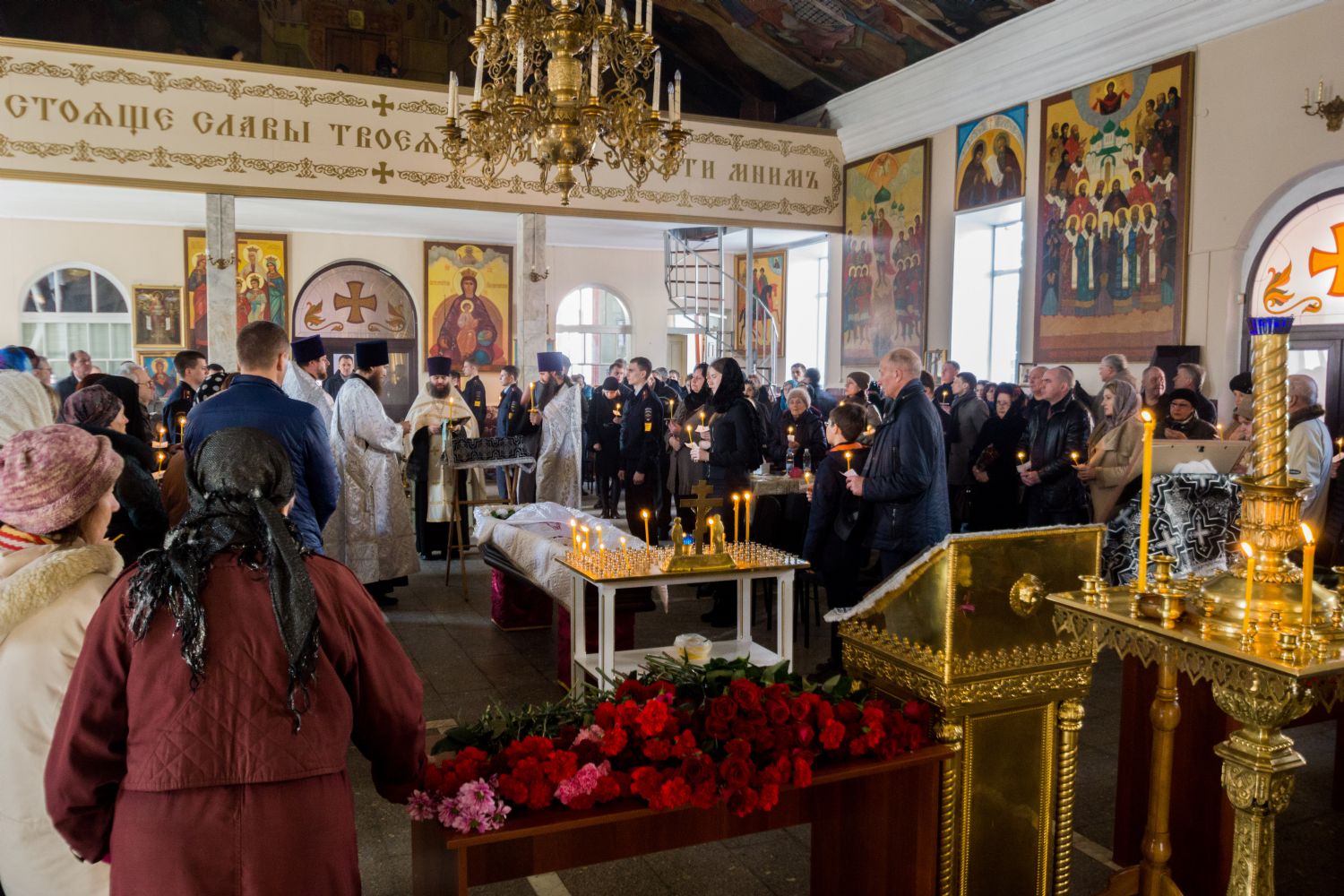 Секретарь Барнаульской Епархии Протоиерей Андрей БАСОВ совершил чин отпевания бывшего главного федерального инспектора по Алтайскому краю Михаила Чугуева в Никольском храме г. Барнаула