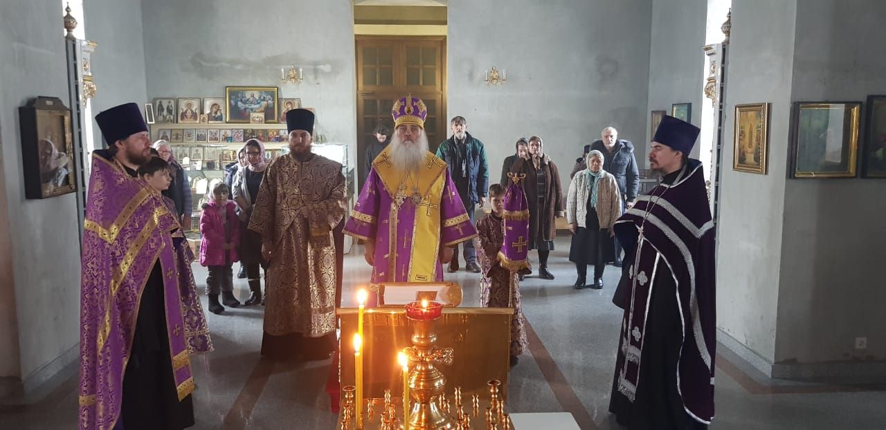 Митрополит Сергий совершил всенощное бдение в Иоанно-Предтеченском храме