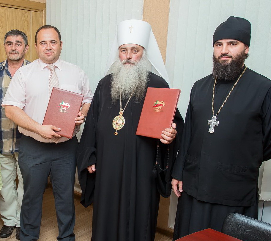Митрополит Сергий и руководитель Алтайского центра земельного кадастра и недвижимости подписали соглашение о сотрудничестве