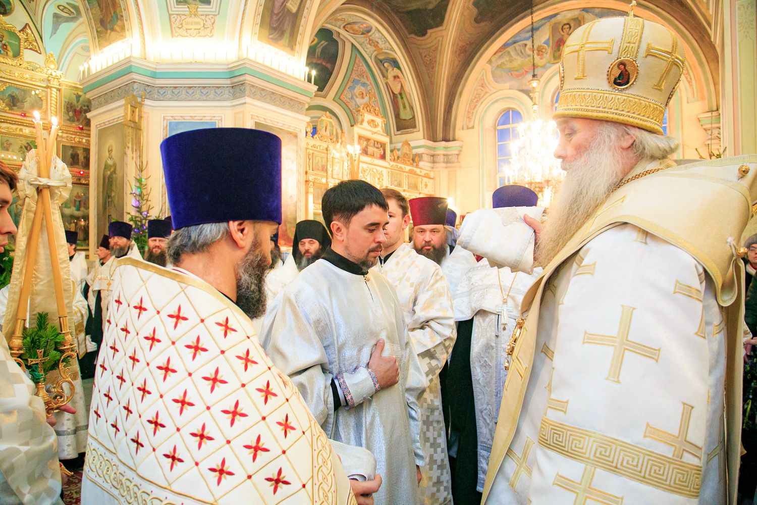 Настоятель Александро-Невского Собора с клириками сослужили Митрополиту Сергию великую вечерню в Покровском Кафедральном Соборе