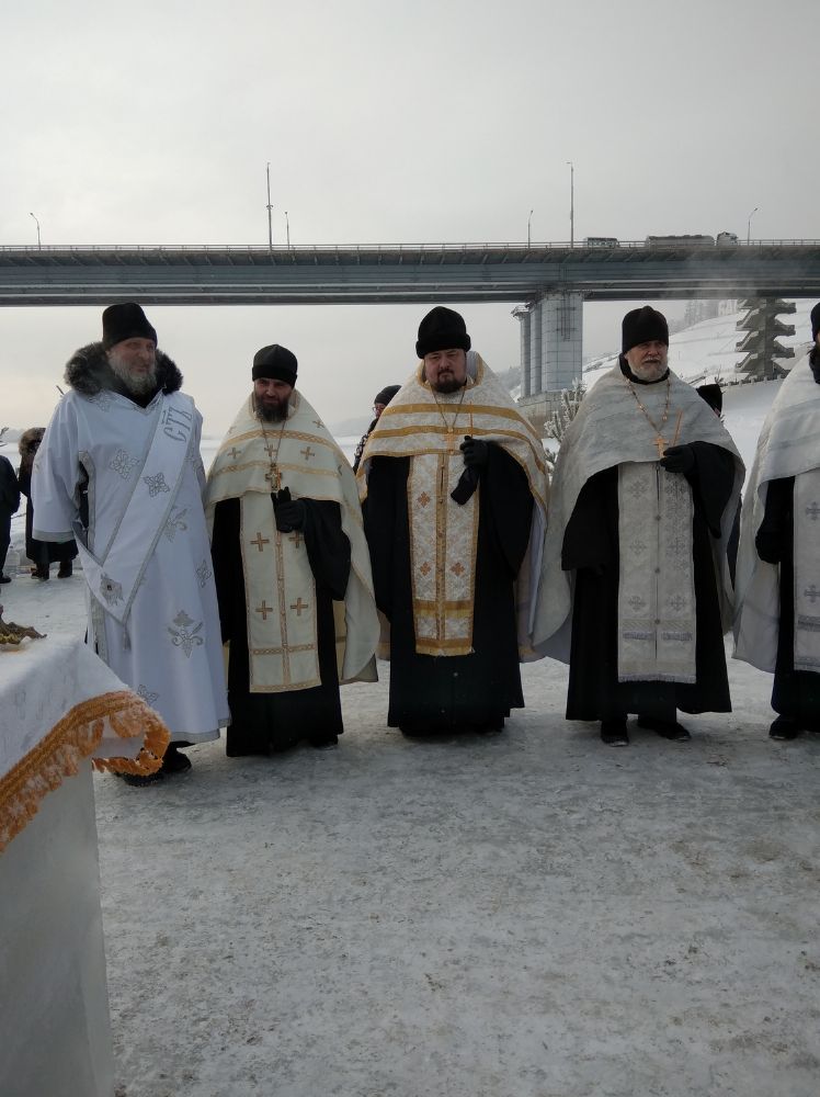 Благочинный Барнаульского городского округа протоиерей Андрей Басов принял участие в великом освящении воды на реке Обь