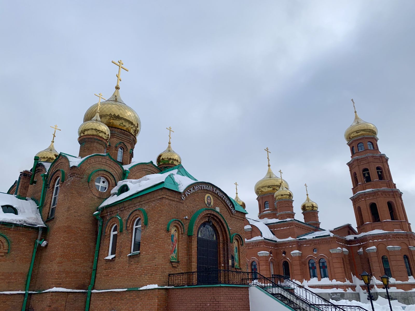 Митрополит Сергий совершил чин освящения накупольных крестов для Богоявленского храма