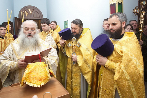 В новом здании епархиального управления освящен домовой храм в честь Благовещения Пресвятой Богородицы