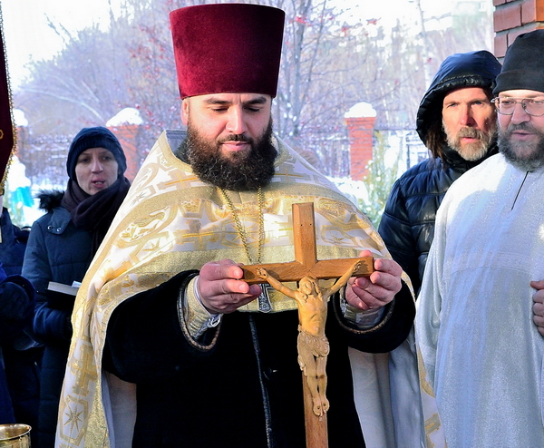 Службы навечерия Крещения Господня (Крещенского сочельника) и Великое освящение воды совершены в Александро-Невском Соборе г.Барнаула