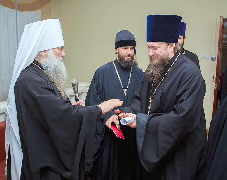 В День памяти святителя Макария в Администрации Алтайского края прошла торжественная презентация книги «Митрополит Макарий (Невский). Апостол Алтая»