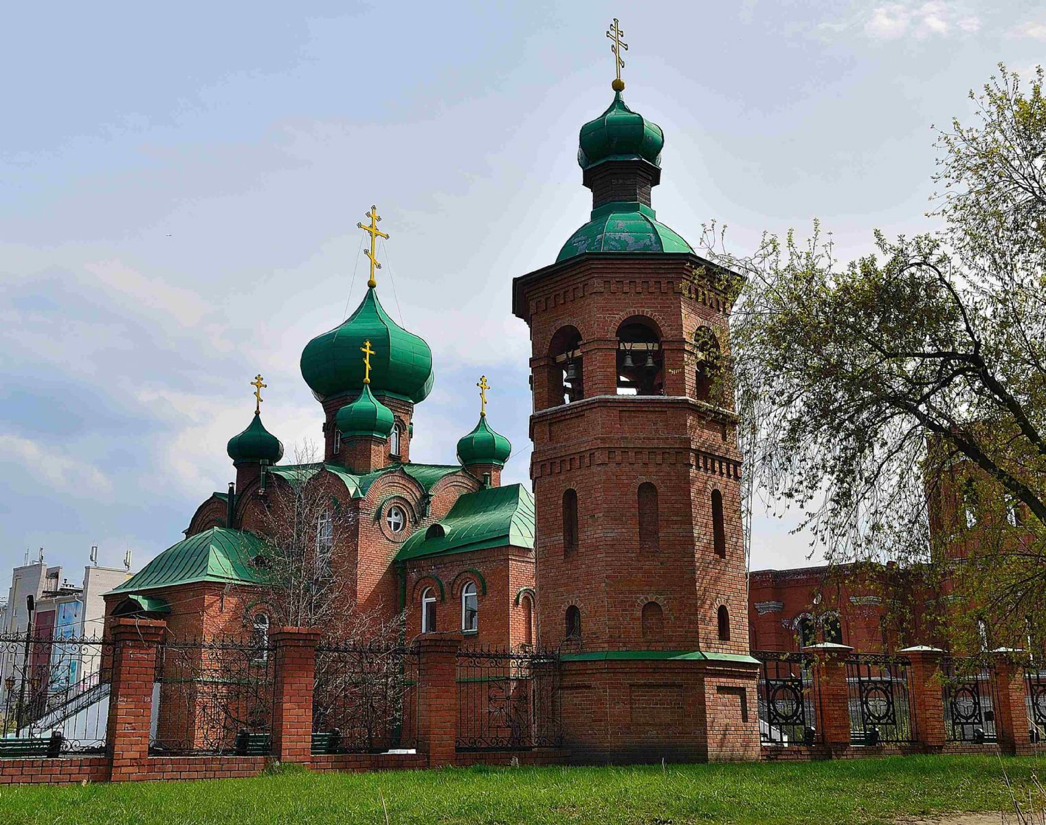 В Александро-Невском Соборе в День Крещения Руси совершено праздничное богослужение