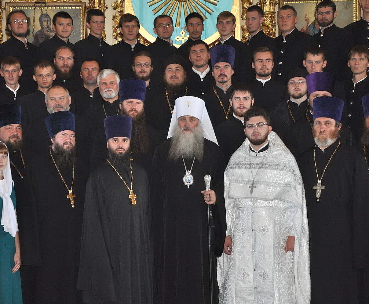 Глава Алтайской митрополии совершил праздничную литургию в День знаний