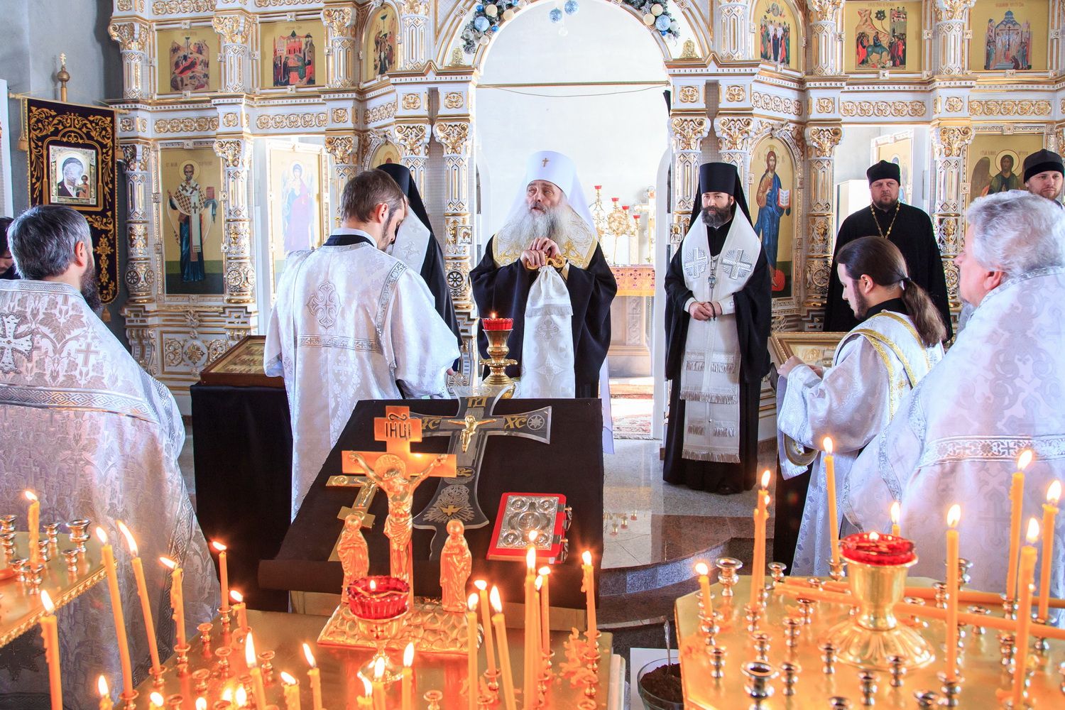 Митрополит Сергий возглавил панихиду в Иоанно-Предтеченском храме