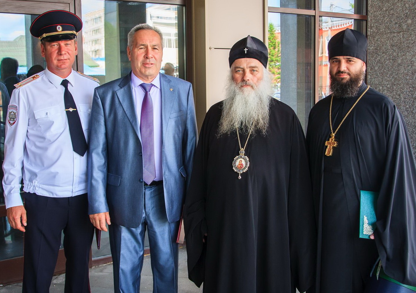 Глава Алтайской митрополии посетил праздничный концерт, посвященный 60-летию БЮИ