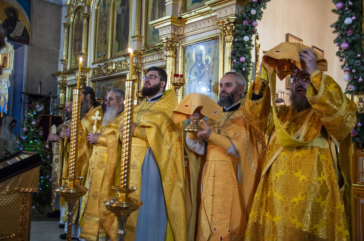 Благочинный Барнаульского городского округа протоиерей Андрей Басов возглавил Литургию в Никольском храме