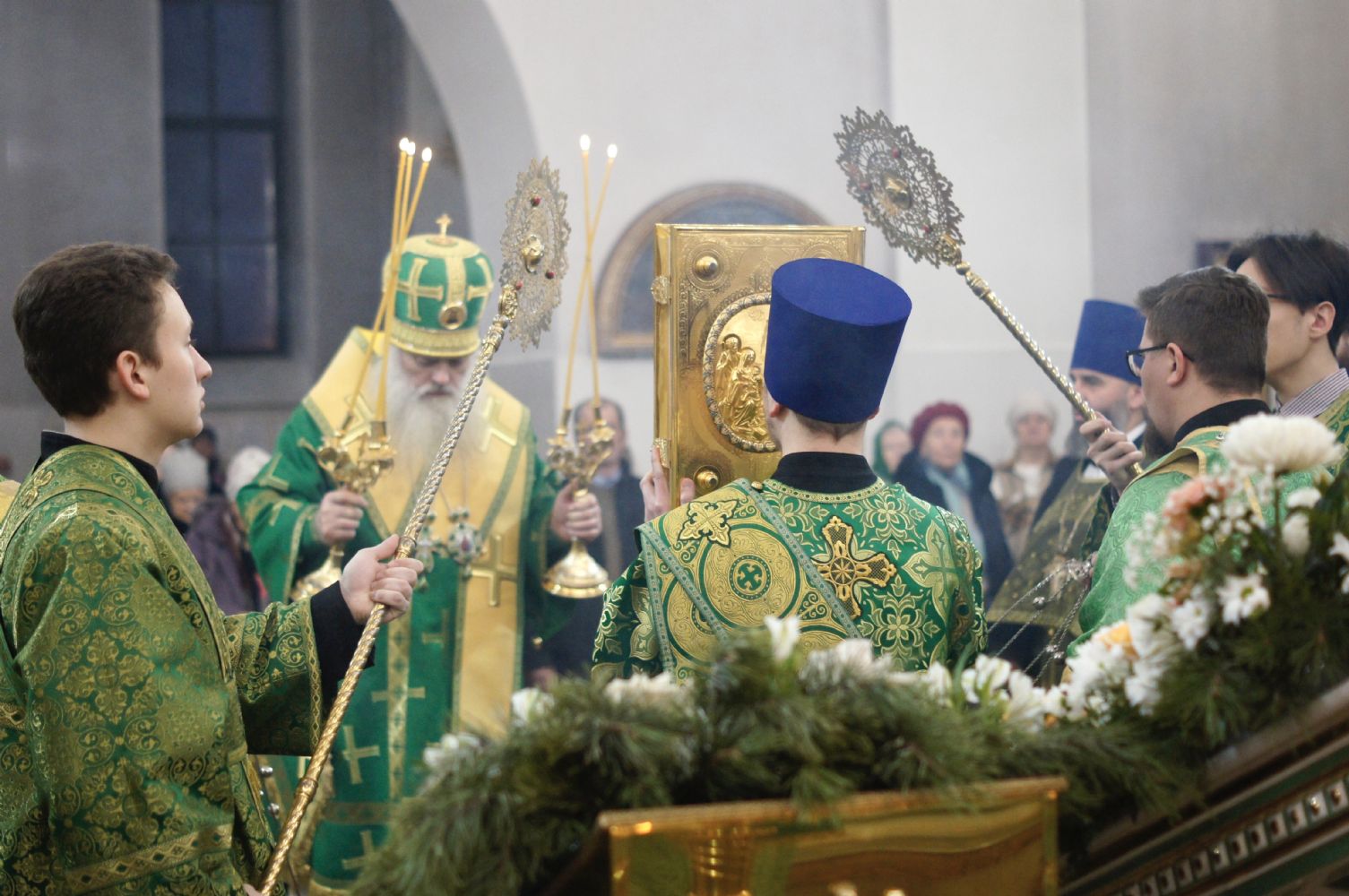 Митрополит Сергий возглавил Божественную Литургию в Александро-Невском Соборе в Престольный праздник