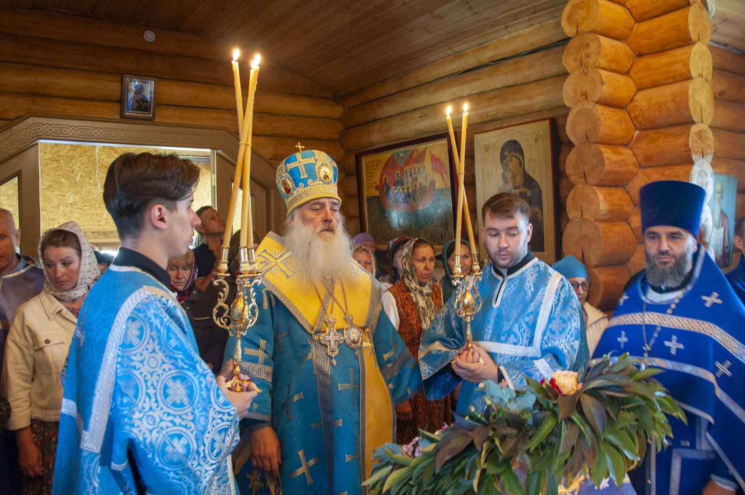 В Неделю 13-ю по Пятидесятнице и праздник иконы Божией Матери, именуемой «Прибавление ума» протоиерей Андрей Басов сослужил Архипастырю Литургию