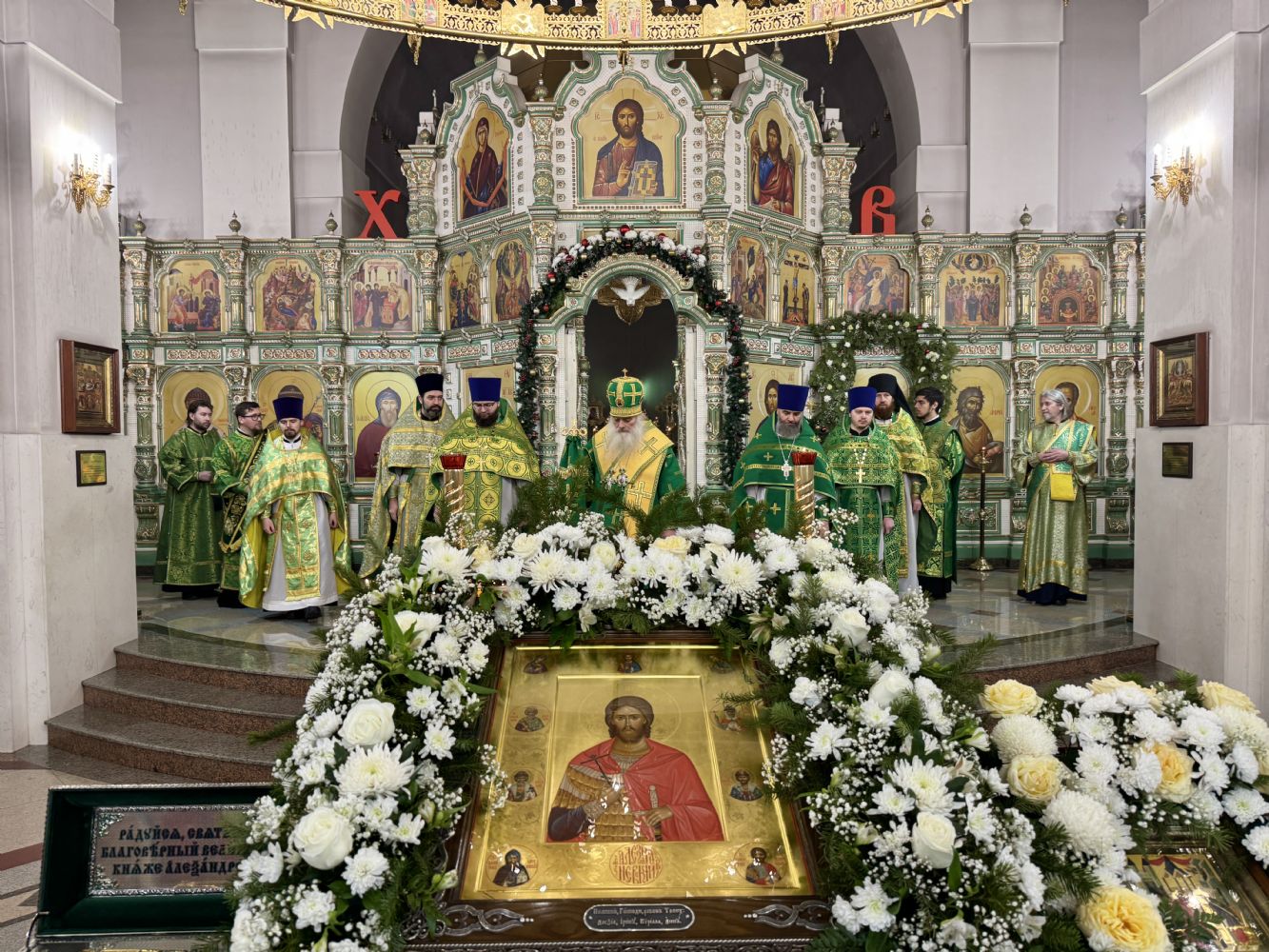 Митрополит Сергий возглавил Литургию в день престольного праздника в Александро-Невском Соборе