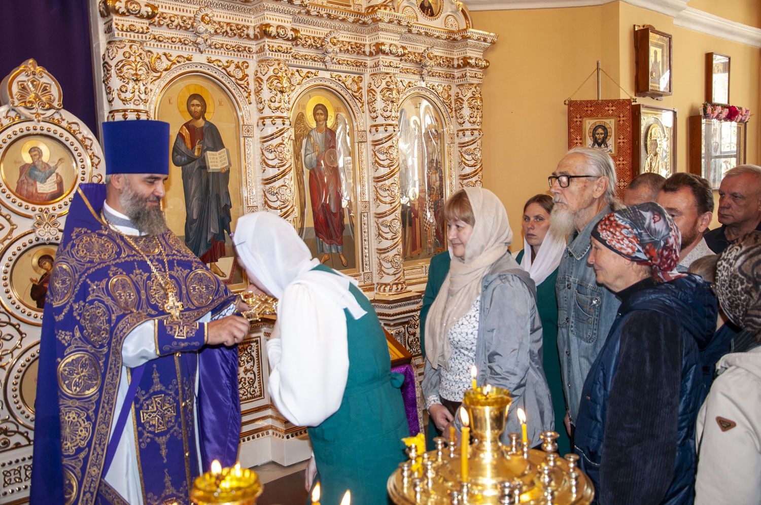 Протоиерей Андрей Басов сослужил Митрополиту Сергию Литургию в Престольный праздник Крестовоздвиженского храма