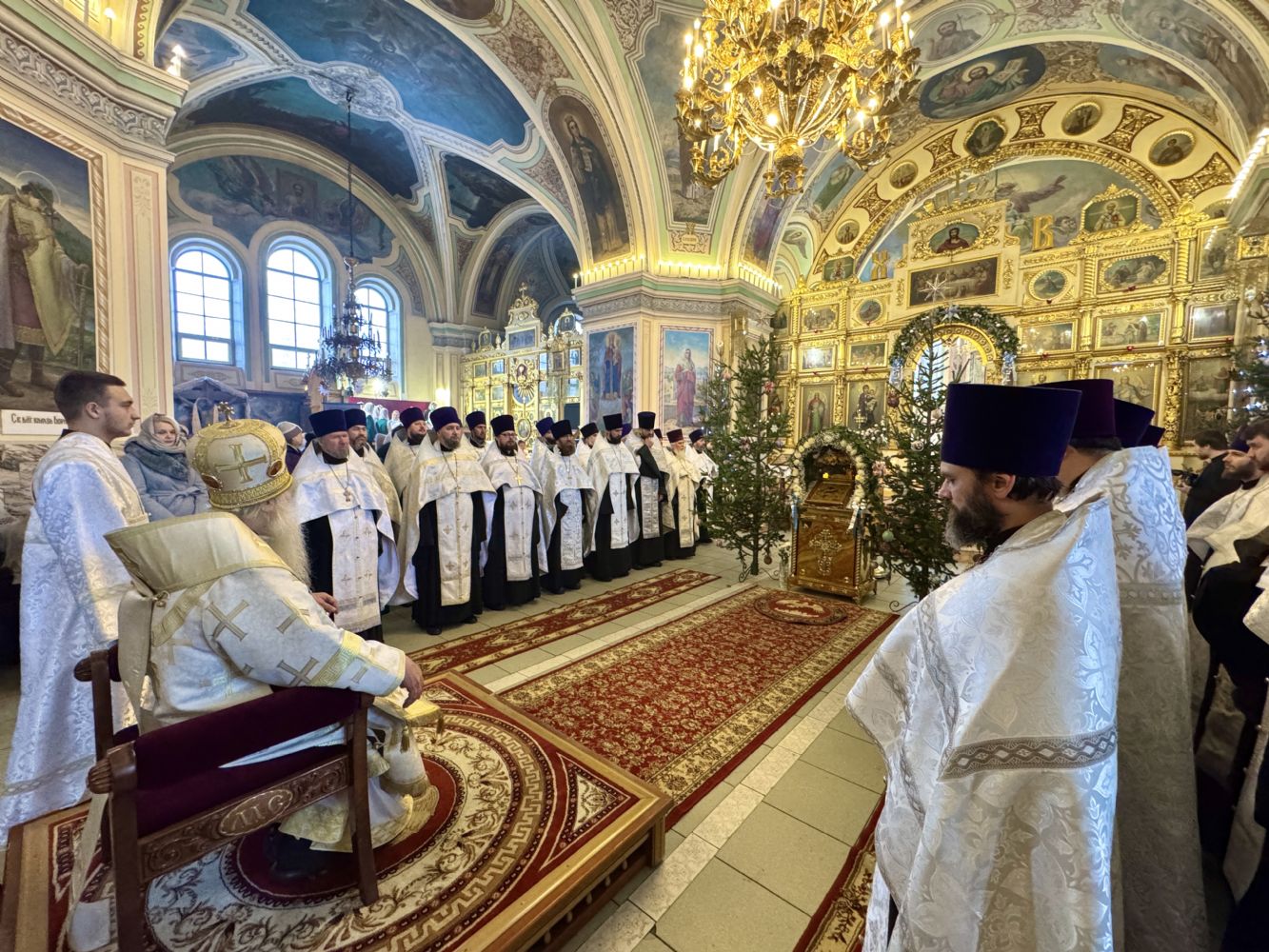 Настоятель и духовенство Александро-Невского Собора сослужили Митрополиту Сергию Великую вечерню в Покровском Соборе г. Барнаула