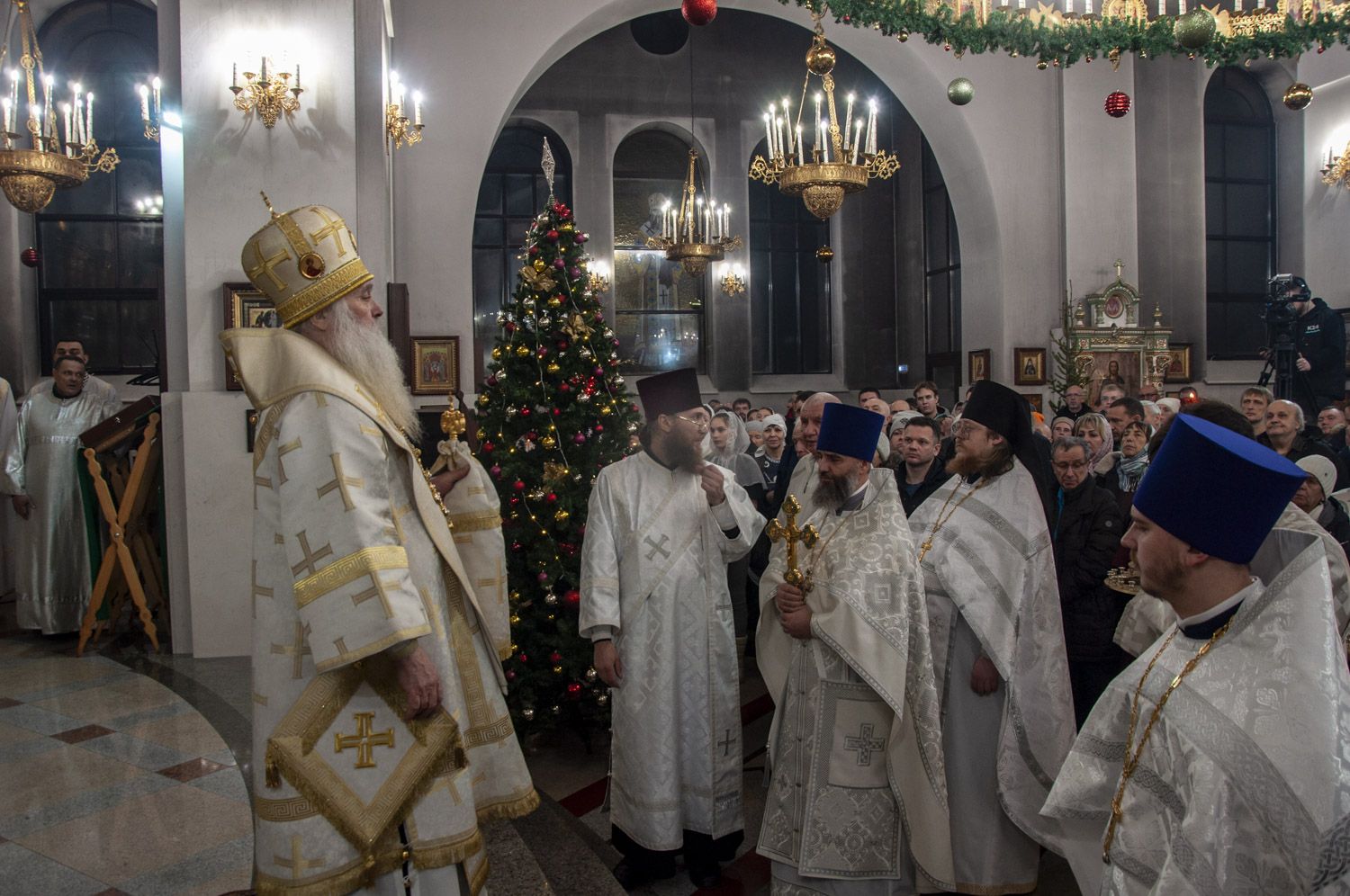 В праздник Рождества Христова глава Алтайской митрополии совершил Божественную литургию в Александро-Невском соборе Барнаула