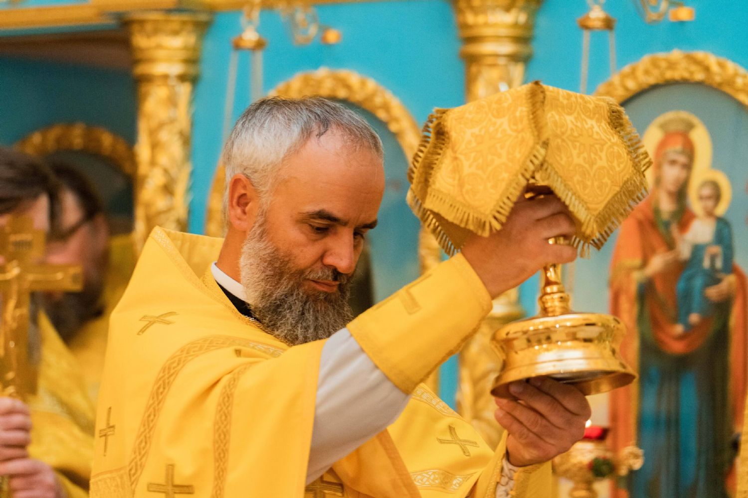В праздник трех Святителей протоиерей Андрей Басов сослужил Митрополиту Сергию Литургию в семинарском храме