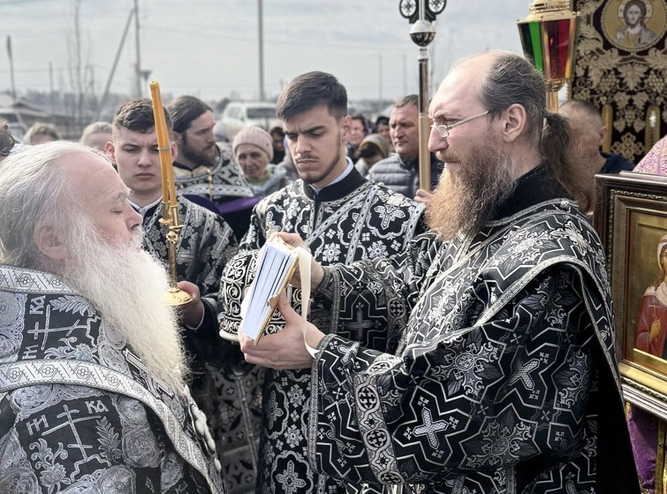 Архипастырь совершил последнюю в нынешнем году Божественную литургию Преждеосвященных Даров в храме мученицы Ларисы Готфской