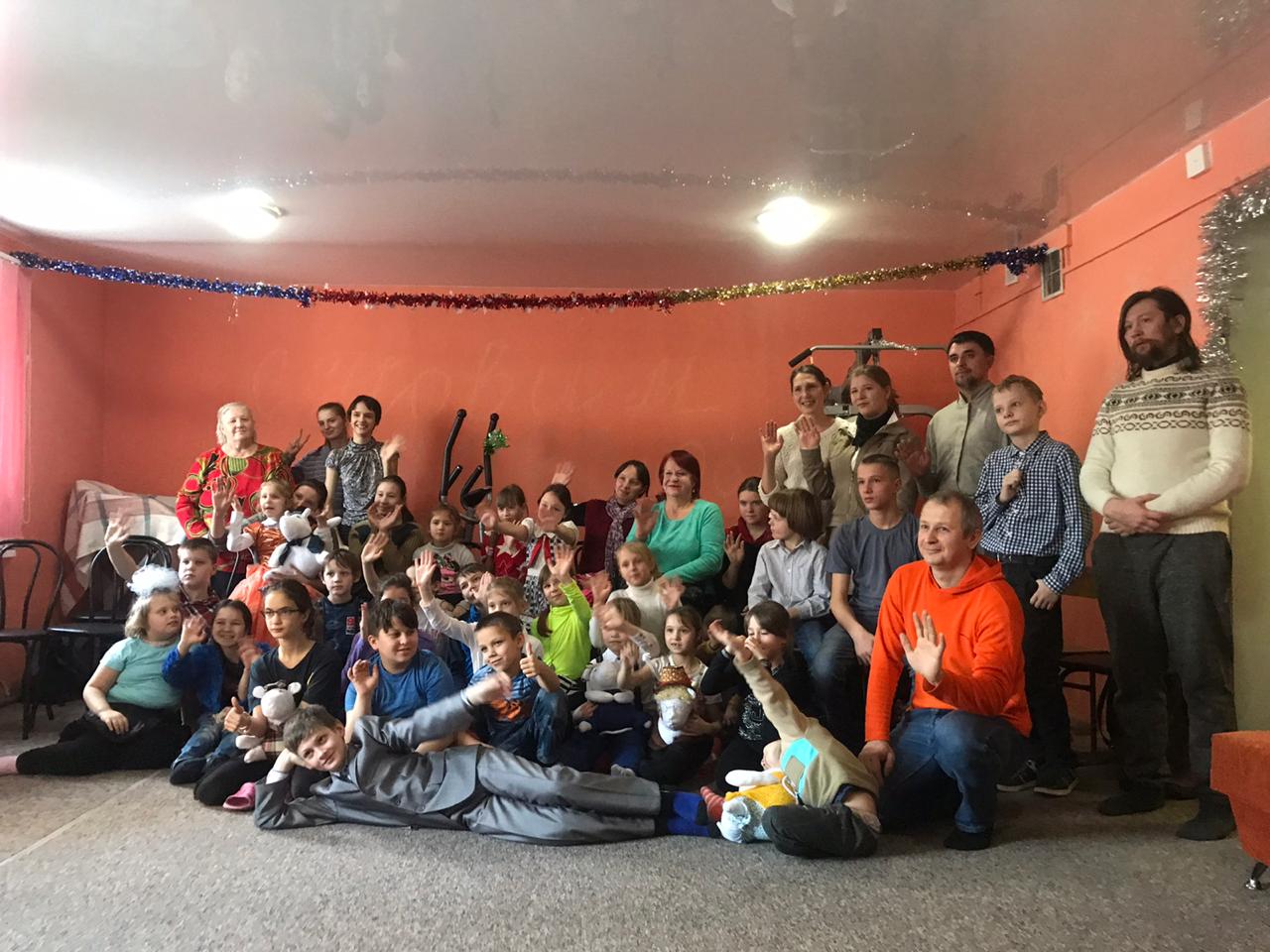 Невская молодежь поздравила детей с Рождеством Христовым!