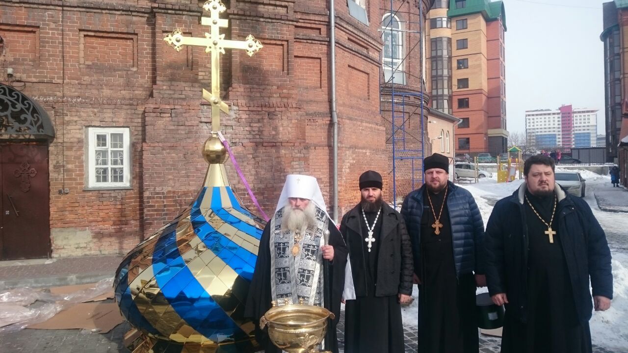 Протоиерей Андрей БАСОВ принял участие в освящении нового креста и купола для Покровского собора