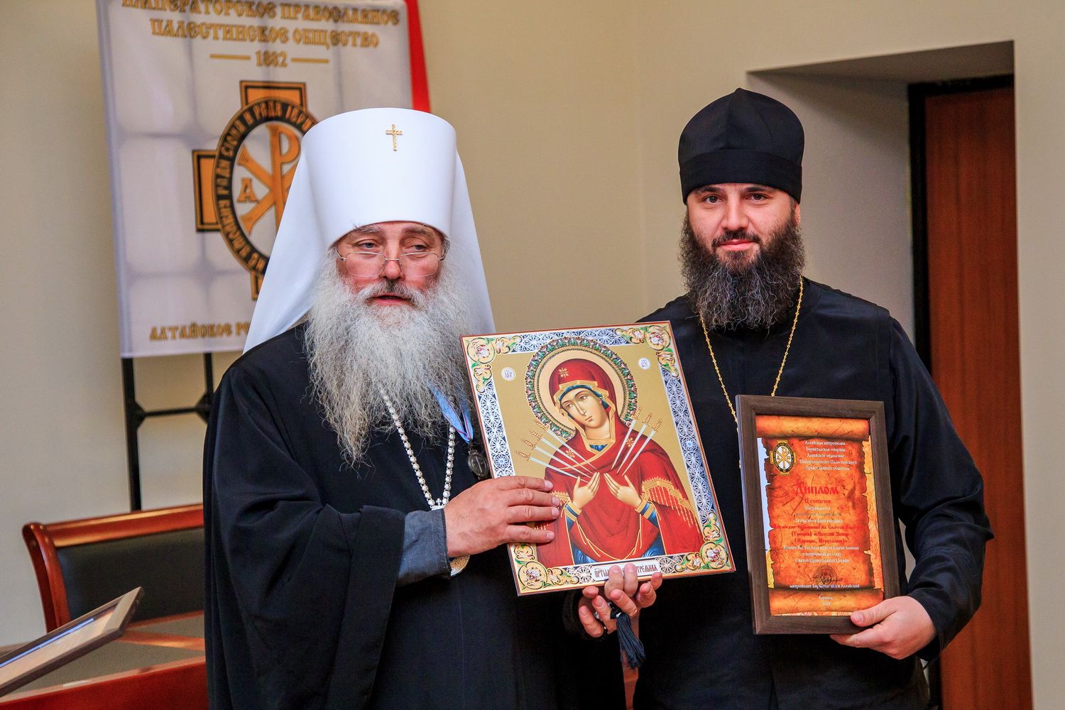 В Барнауле открылась выставка лучших фото о Святой Земле и Святой Горе