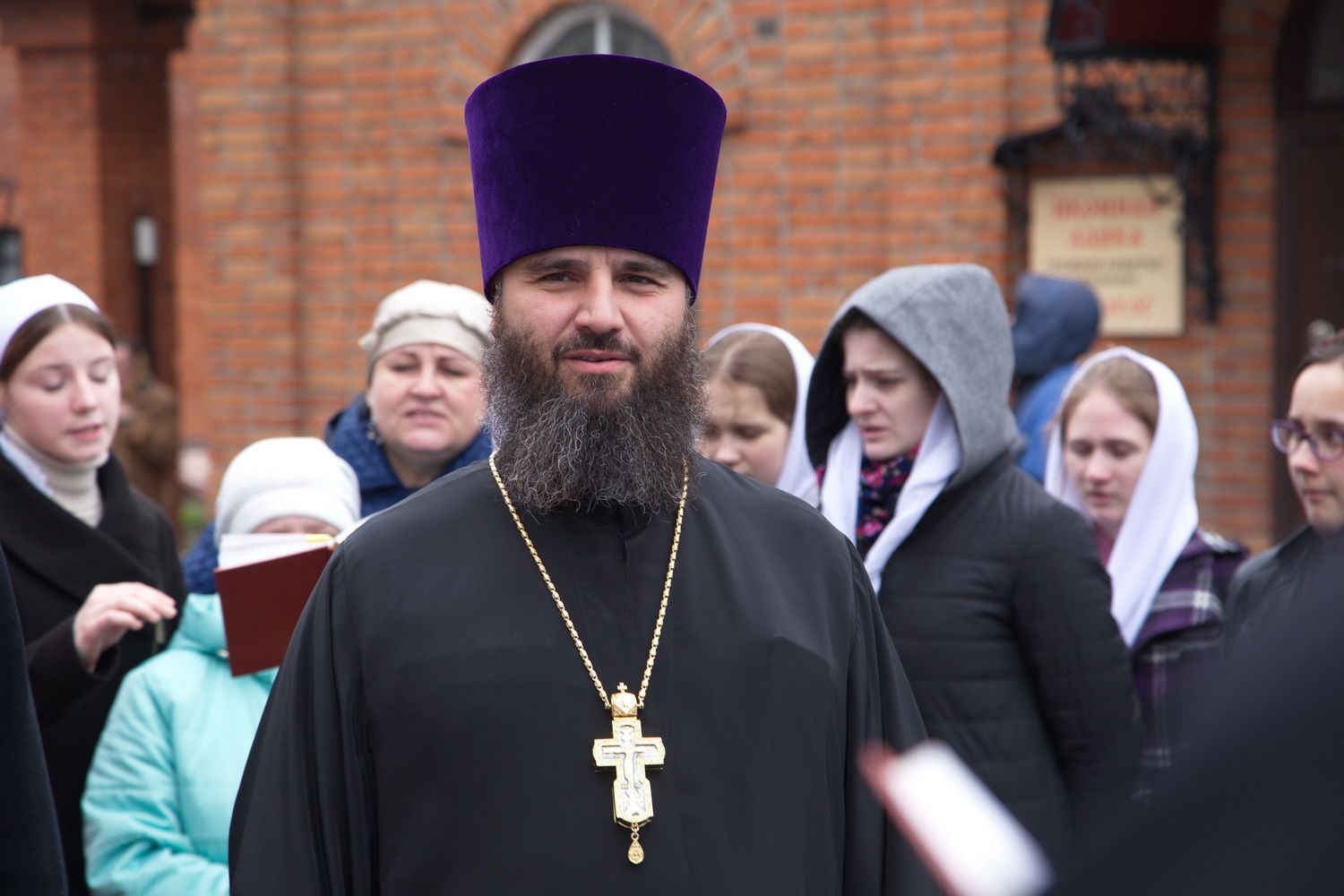 Настоятель Александро-Невского собора принял участие в освящении нового креста и купола для Покровского собора