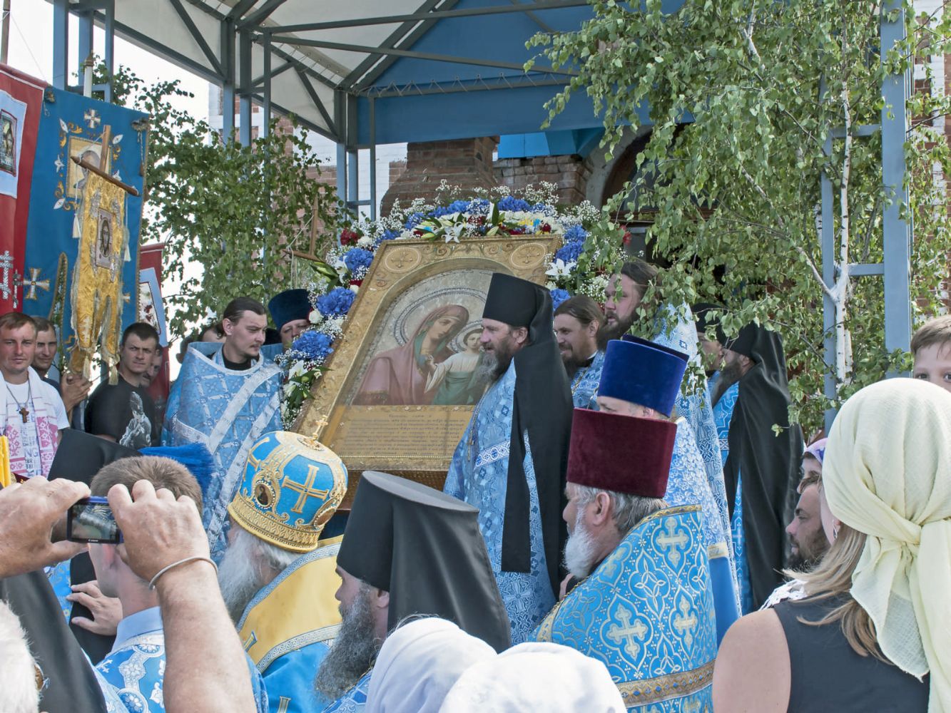 Настоятель Александро-Невского собора протоиерей Андрей Басов сослужил Архипастырям в Коробейниково