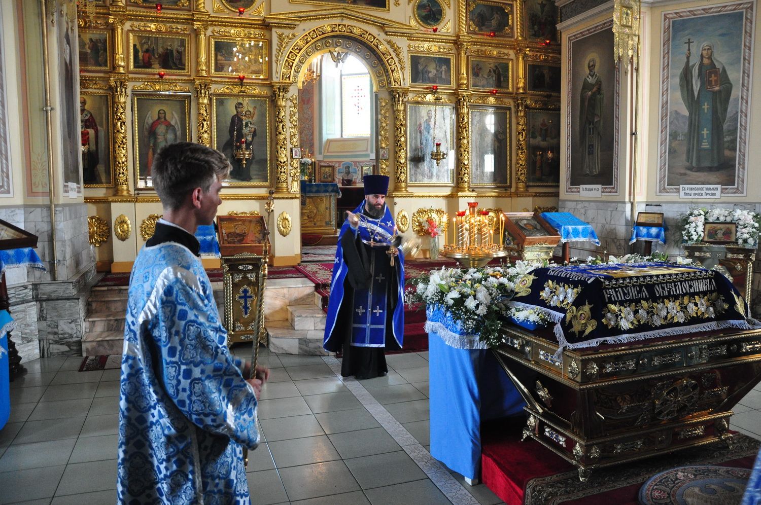 Протоиерей Андрей Басов сослужил Митрополиту Сергию в Покровском Кафедральном Соборе
