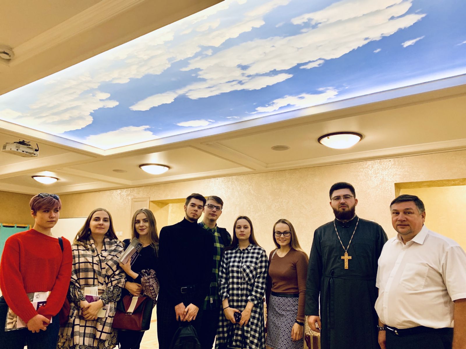 Иерей Дионисий Рейм провёл экскурсию в Центральной Барнаульской церкви христиан-баптистов