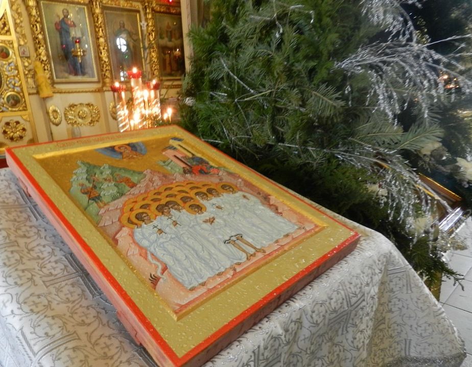 Православные врачи Алтая передали в дар Покровскому собору икону Вифлеемских младенцев-мучеников