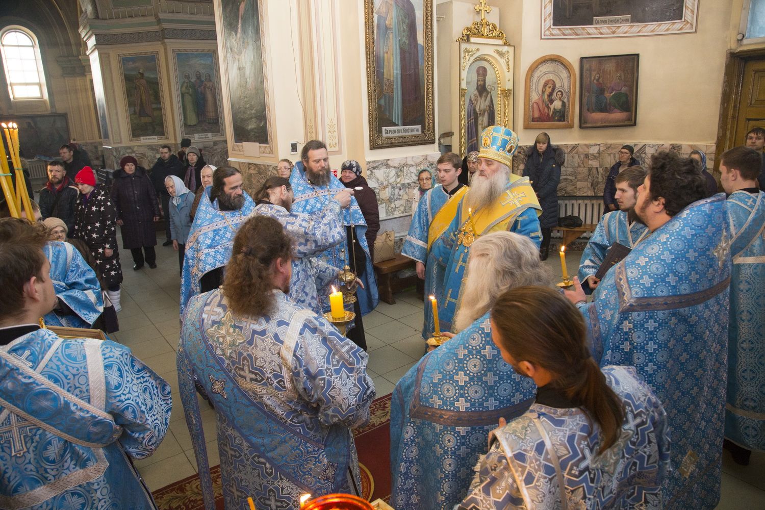 Владыка митрополит совершил всенощное бдение в Покровском кафедральном соборе