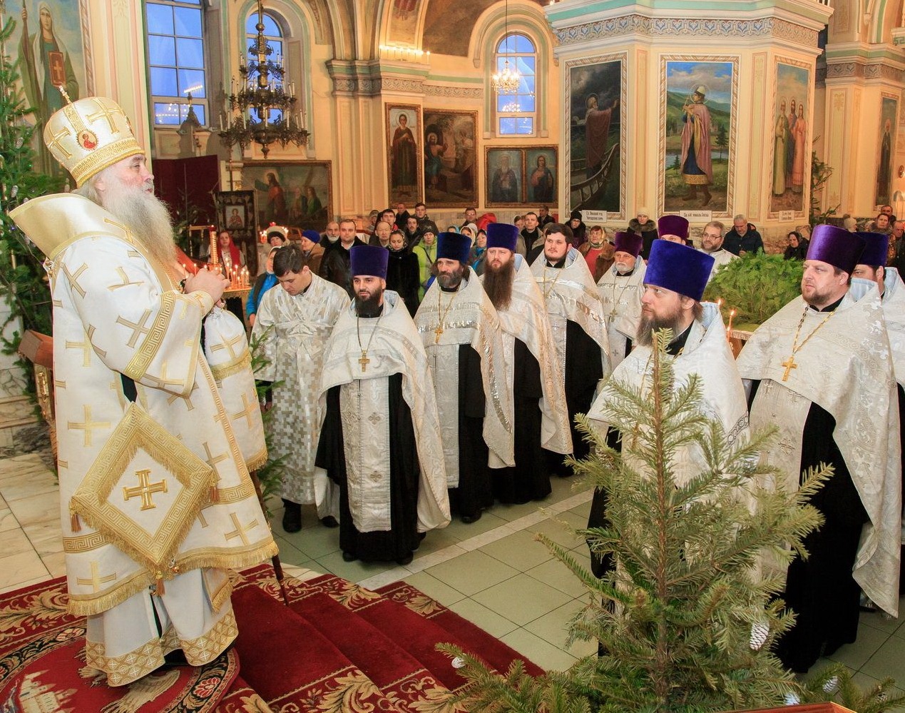 Митрополит Сергий совершил всенощное бдение в Покровском кафедральном соборе г. Барнаула