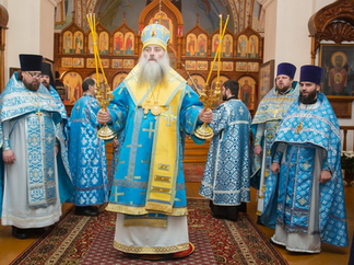 Настоятель Александро-Невского Собора сослужил Божественную Литургию Высокопреосвященному Сергию, главе Алтайской митрополии.