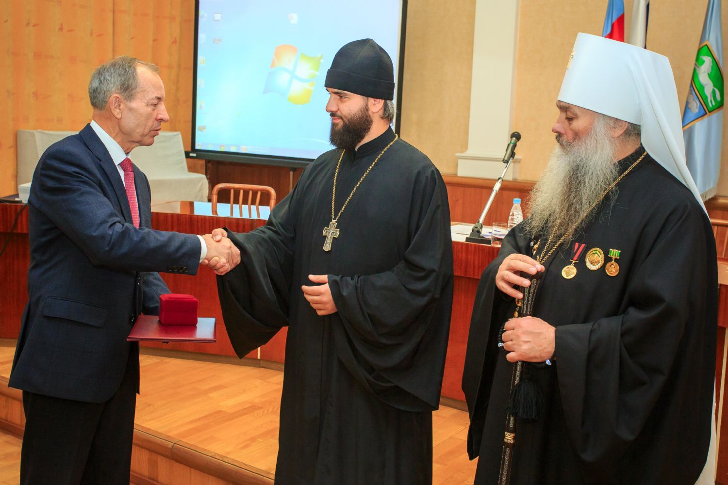 Секретарь Барнаульской епархии награжден почетной грамотой