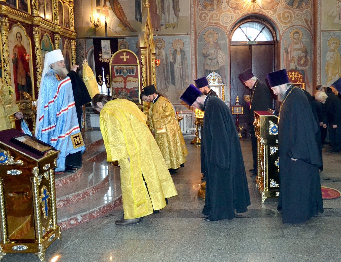 Владыка Сергий совершил Божественную литургию в Свято-Георгиевском храме Новоалтайска