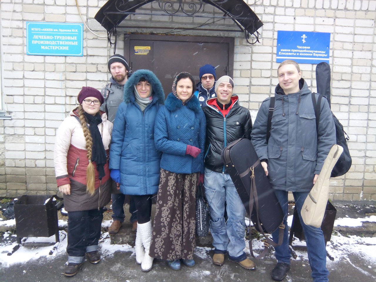 Православная молодежь Александро-Невского Собора  посетила детское отделение клиники с концертом 