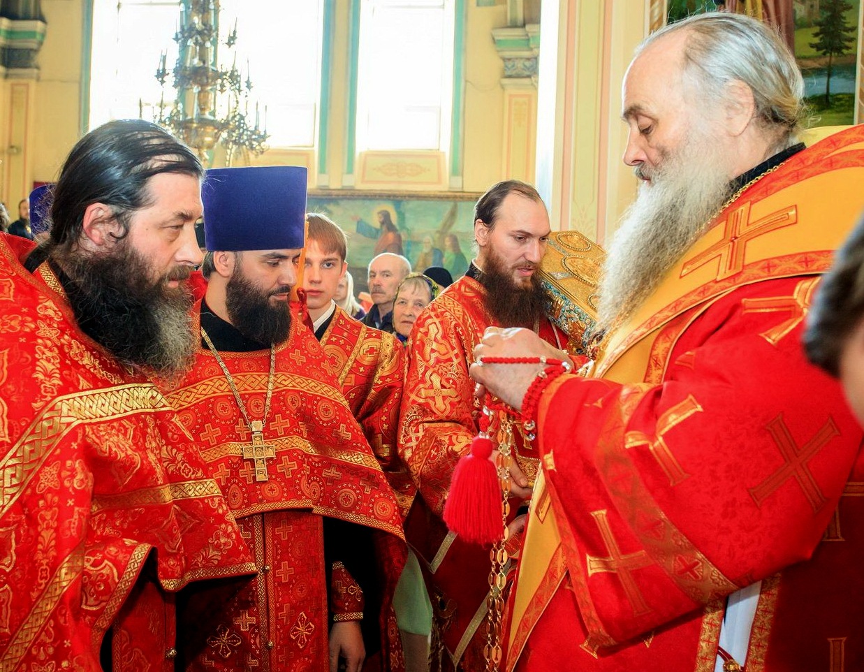 Митрополит Сергий вручил награды клирикам и мирянам Барнаульской епархии