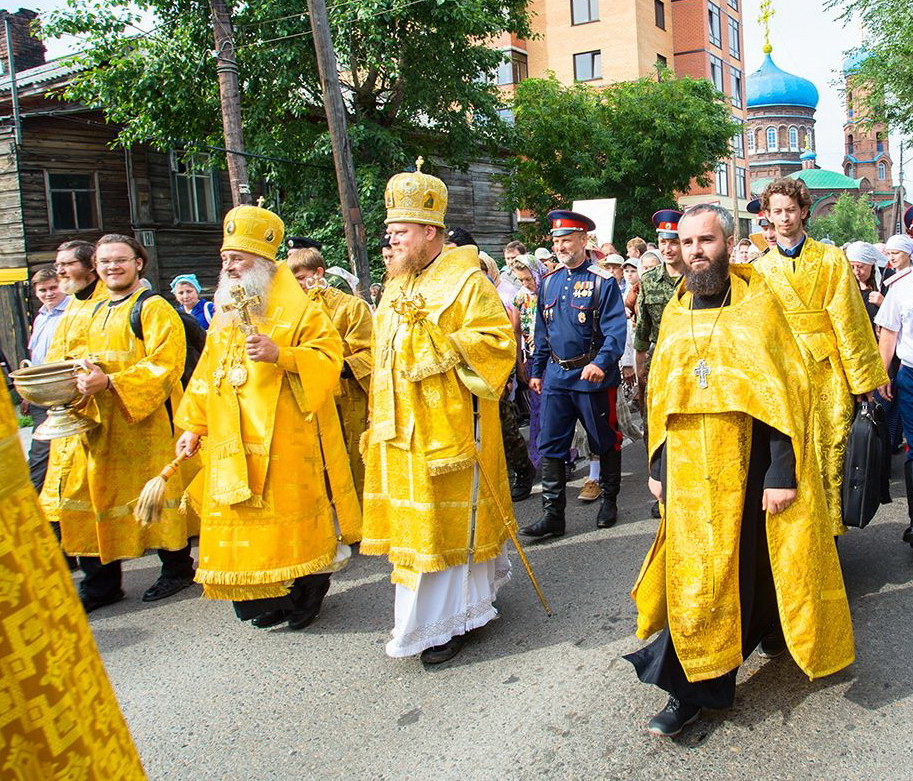 На Алтае начался крестный ход в Коробейниково