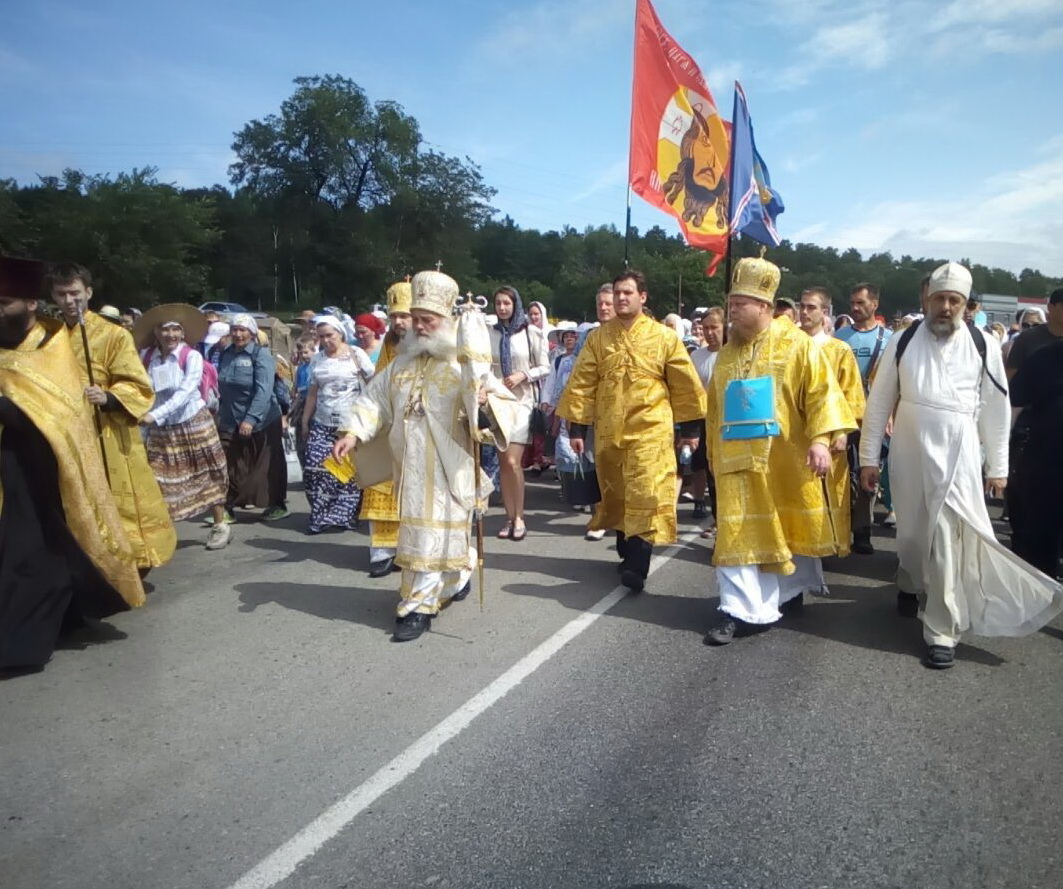 В Барнауле тысячи верующих начали крестный ход  к чудотворному образу Казанской Божией Матери