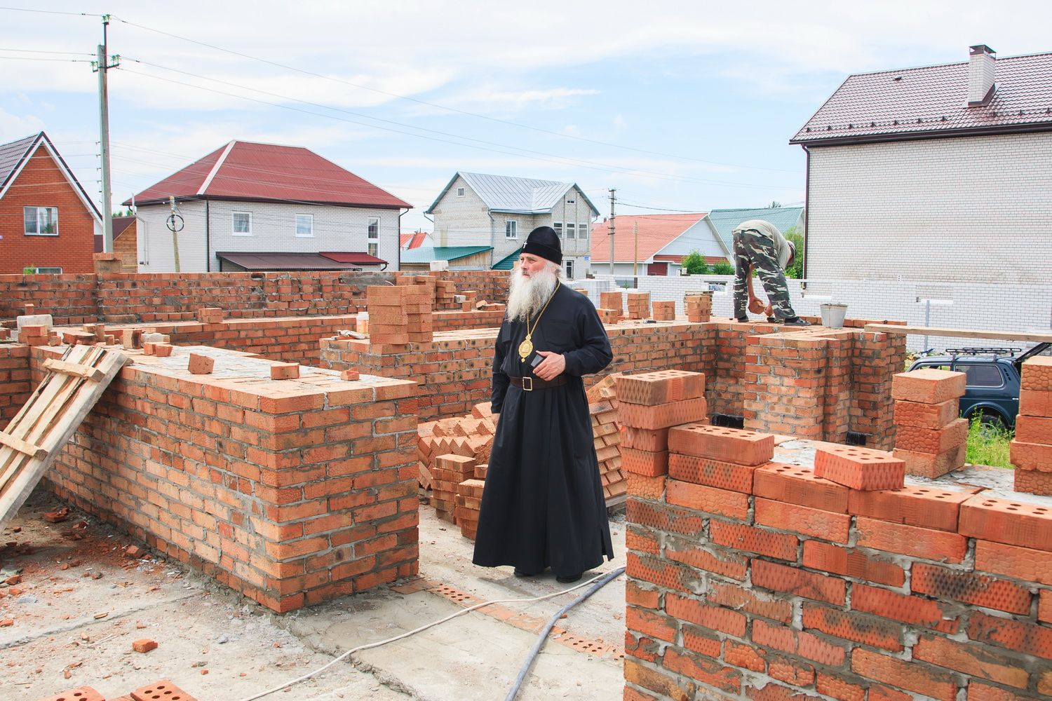 Митрополит Сергий осмотрел строящиеся храмы Барнаула