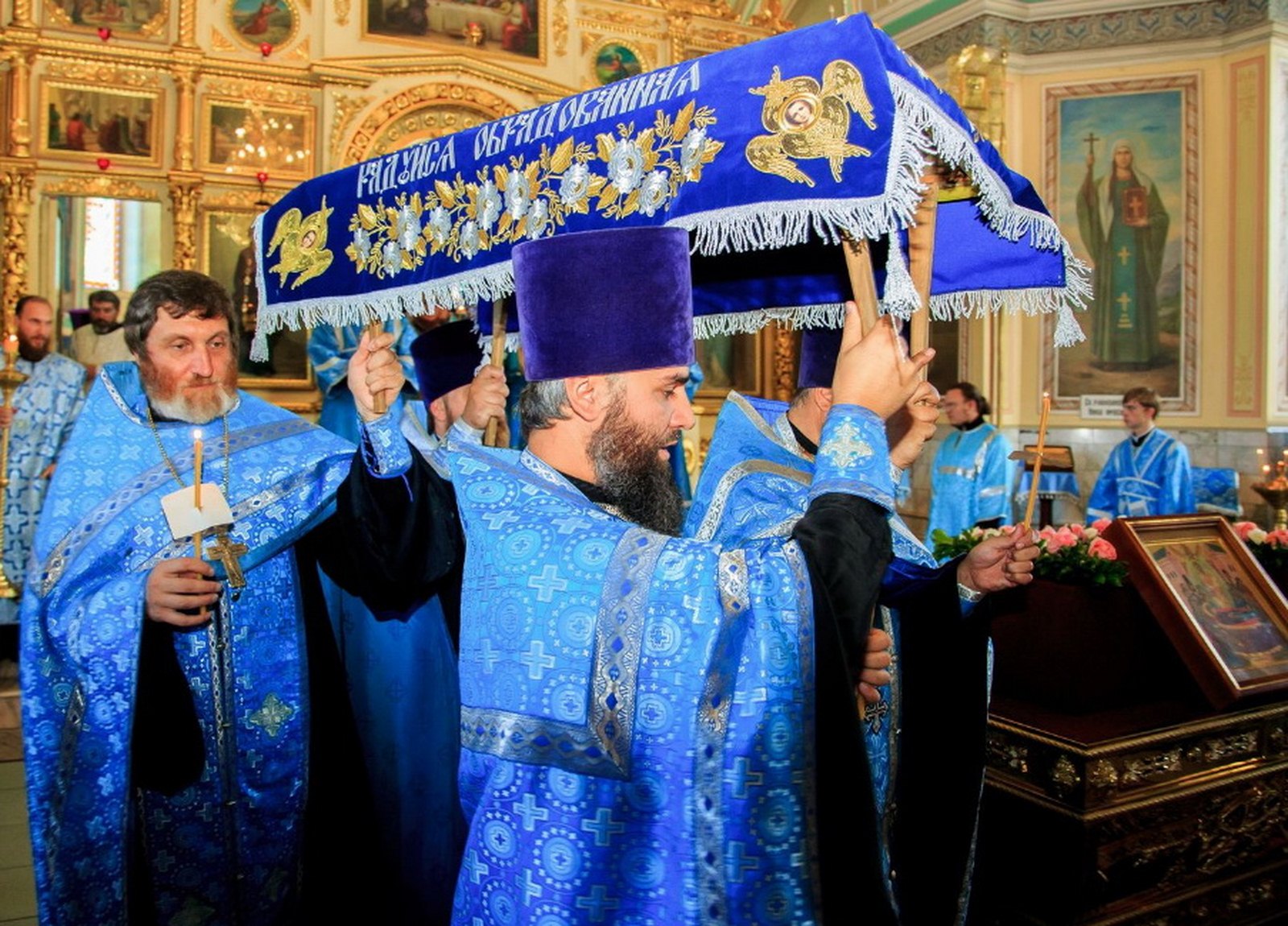 Митрополит Сергий совершил всенощное бдение с чином Погребения Пресвятой Богородицы в Покровском кафедральном соборе