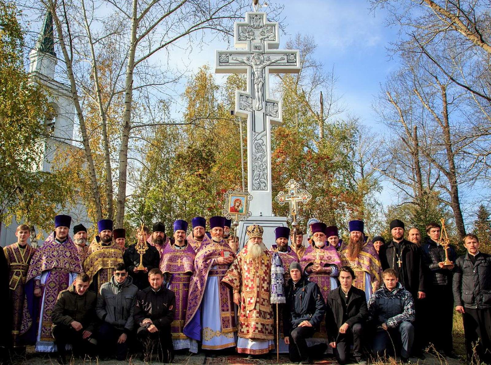 В праздник Воздвижения Креста Господня митрополит Сергий совершил чин освящения новосооруженного креста