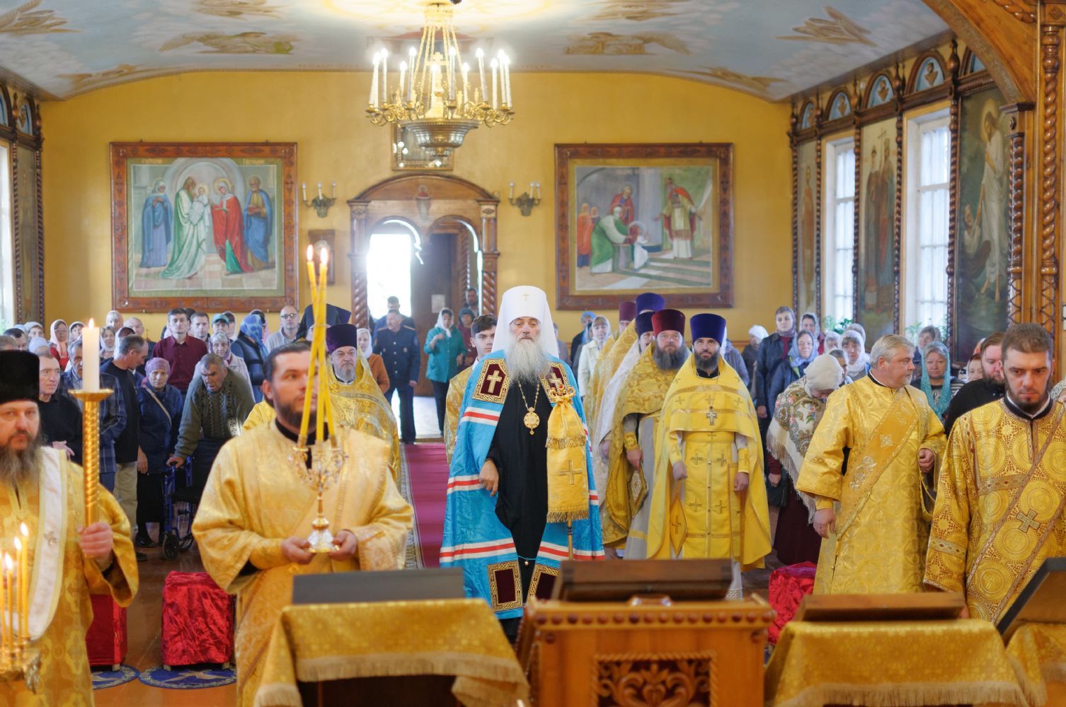 Проиоиерей Андрей Басов сослужил Митрополиту Сергию в День празднования Собора Алтайских святых в Рубцовске 