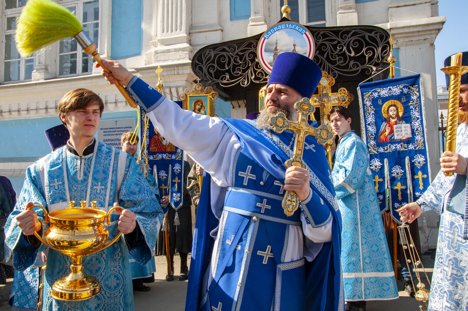 Благочинный Барнаульского городского округа протоиерей Андрей Басов сослужил Митрополиту Сергию Литургию в праздник Благовещения