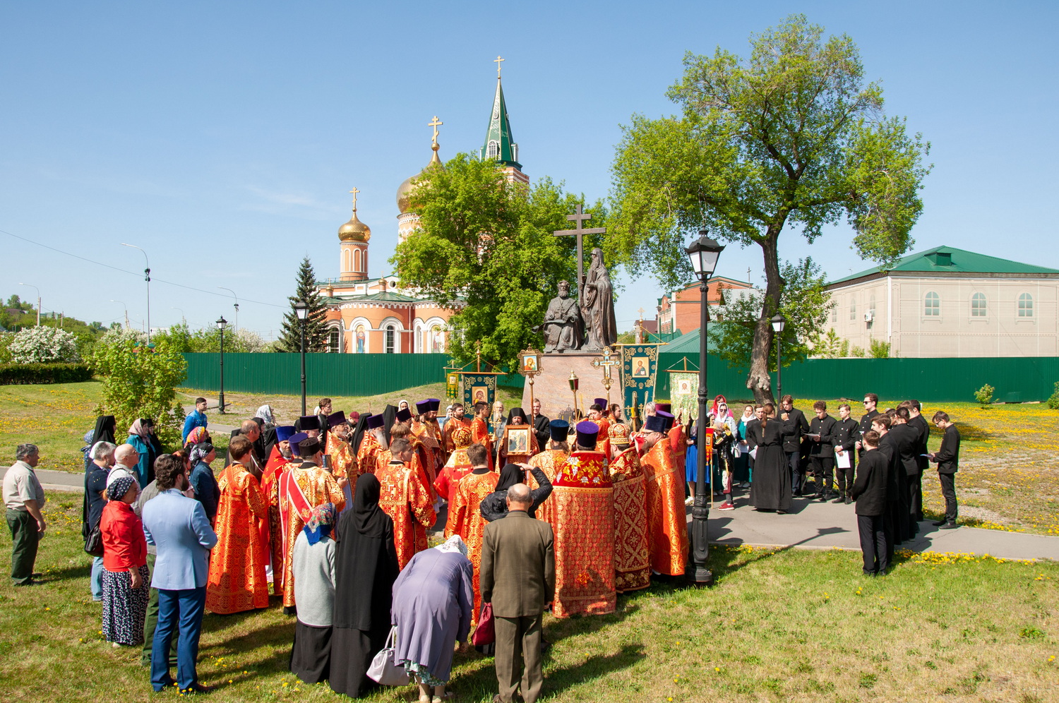 Протоиерей Андрей Басов принял участие в крестном ходу в день славянской письменности