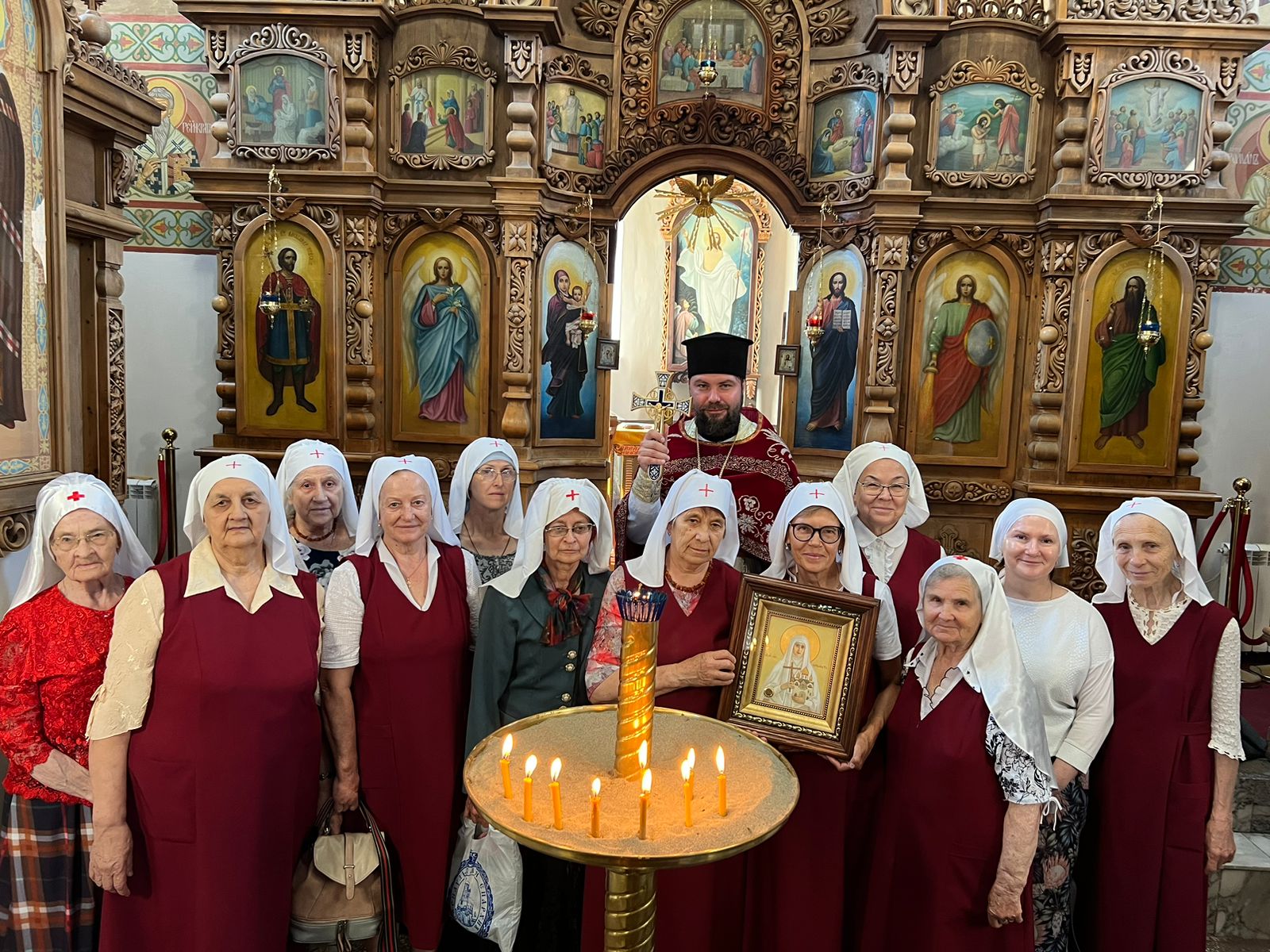 Сестры милосердия при Александро-Невском соборе молитвенно почтили память своей покровительницы