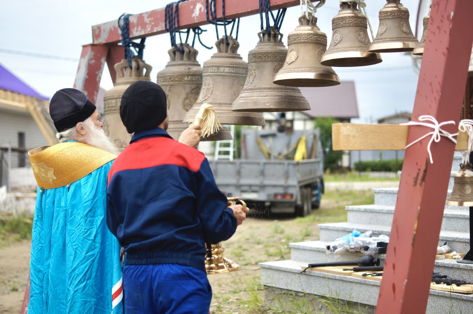Митрополит Сергий освятил колокола для храма мученицы Ларисы Готфской с. Санникова