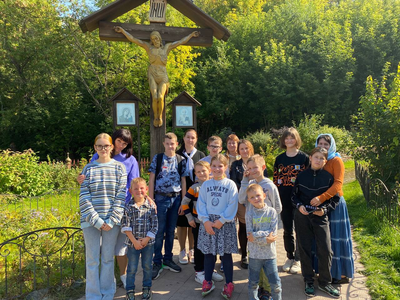 Воспитанники воскресной школы посетили Никольский источник г. Барнаула
