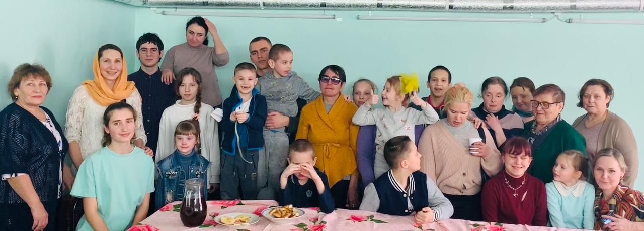 Молодежное объединение «Невские» поздравили детей-сирот с праздником Сретения Господня