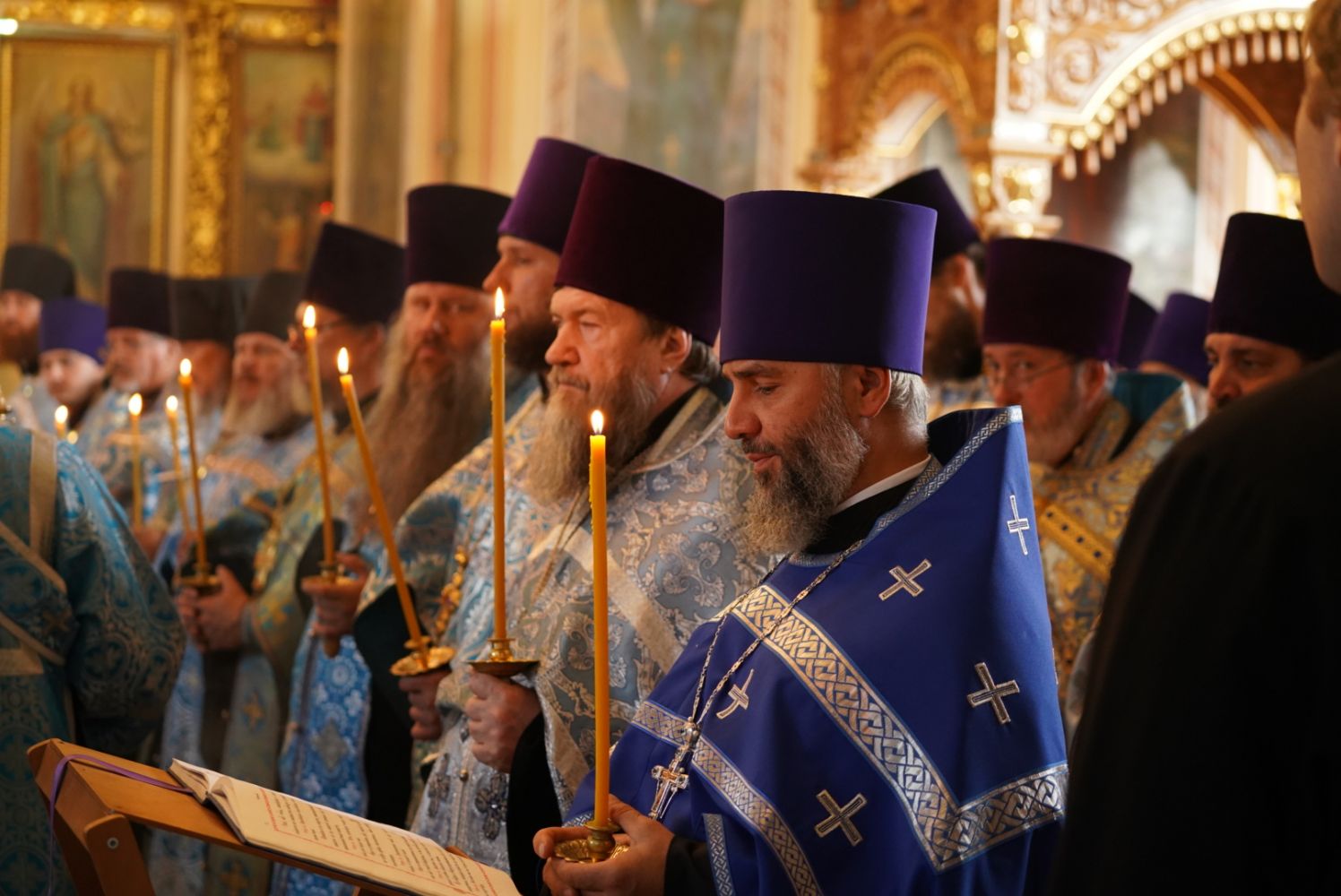 Соборное богослужение с чином погребения Плащаницы Пресвятой Богородицы